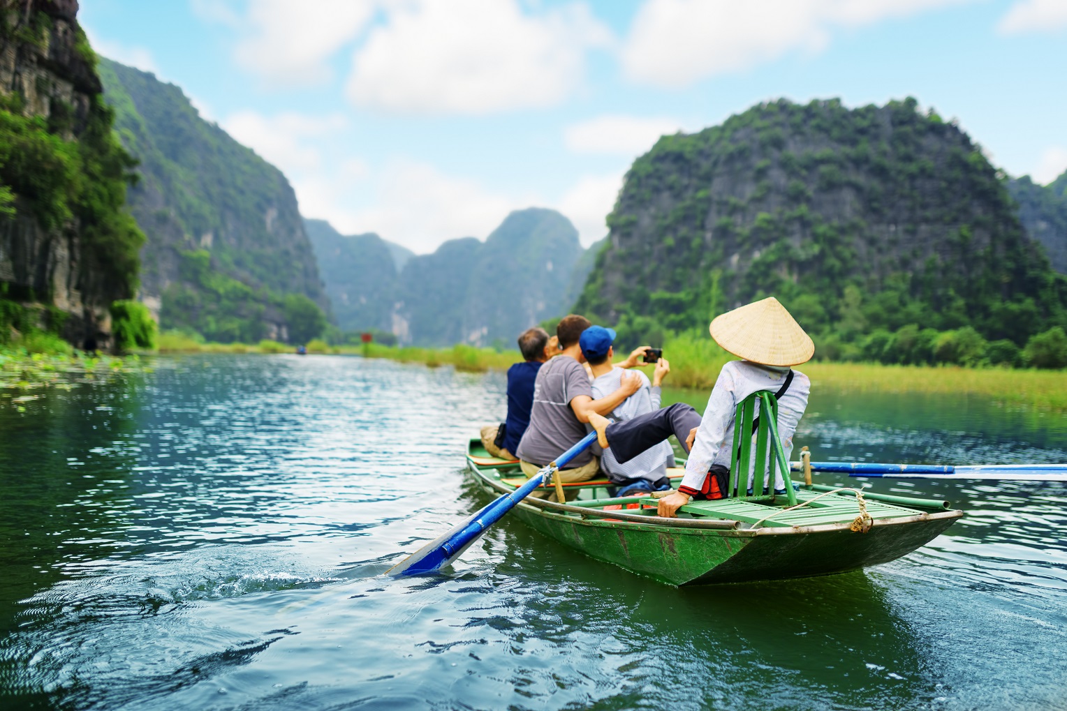 3 Days trip to Hanoi and Halong Bay with round trip air Thumbnail